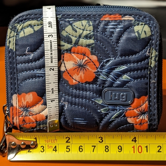 Lug Splits Compact RFID Wallet - Aloha Navy, LIKE NEW ✨DISCONTINUED!✨ - Picture 6 of 8